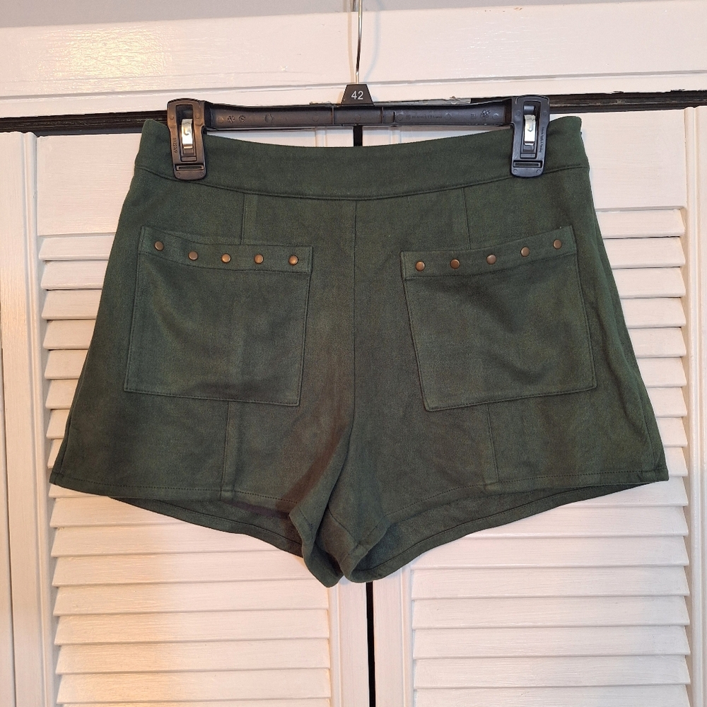 Moon river studded high rise hunter Green faux suede shorts small *K - Picture 8 of 9